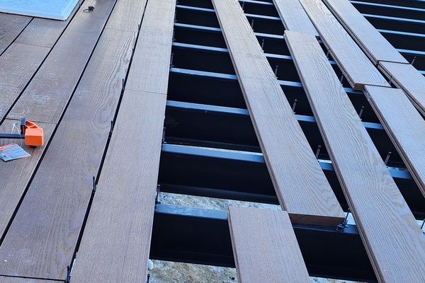 Укладка термодоски на стальной каркас DeckKing