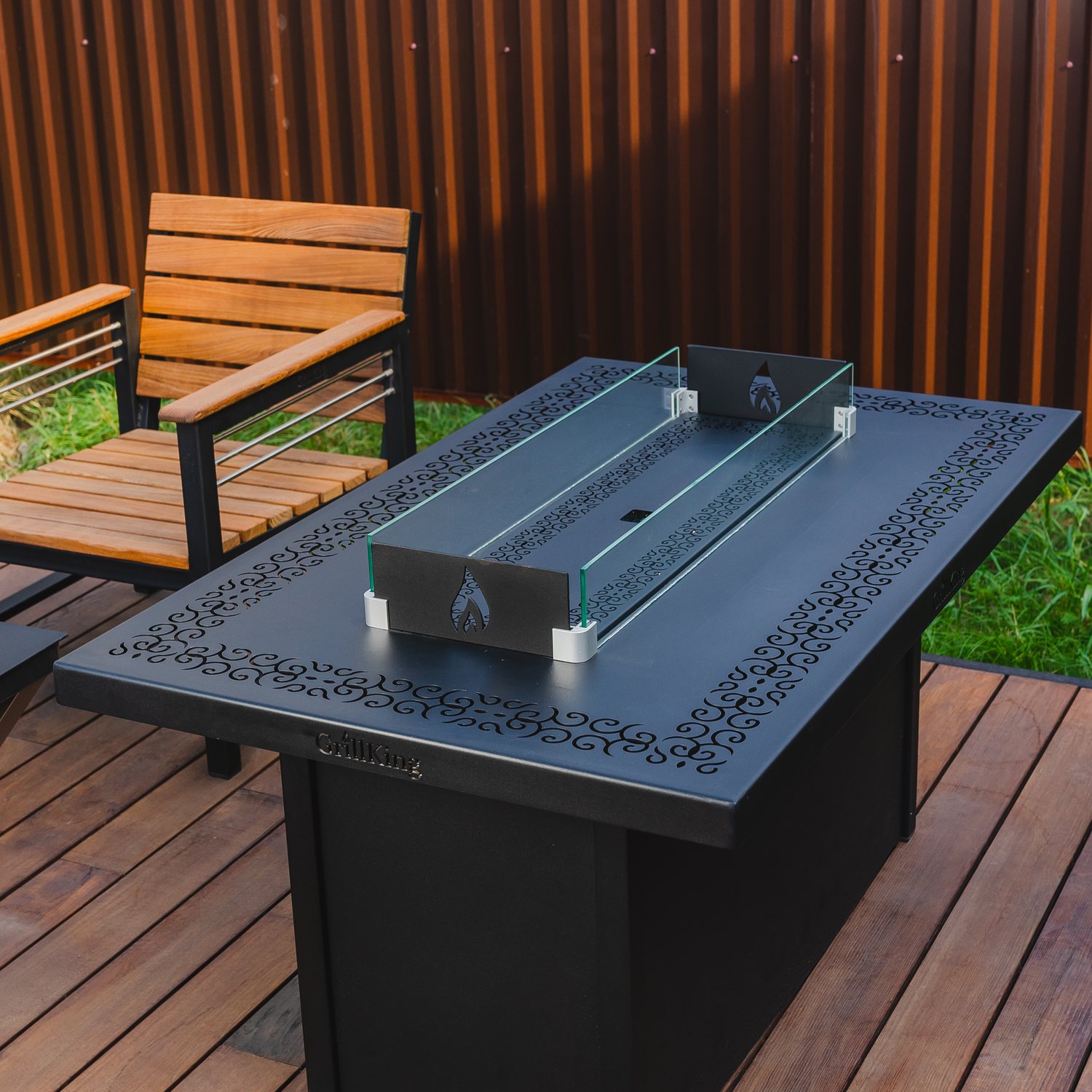 Газовый камин Decorative Conversation Table: пламя над фаер-стеклом
