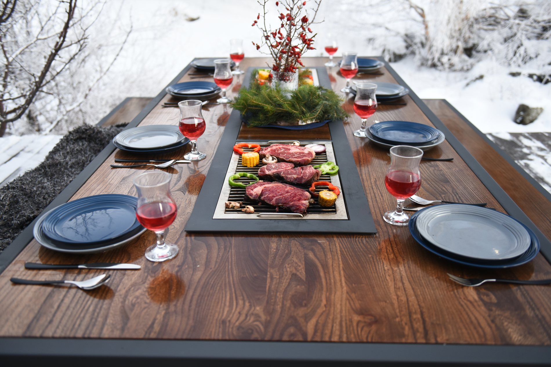 The grill built into the King's Table top, the table laid