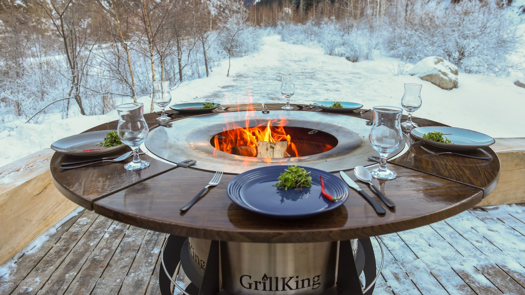 Royal Bonfire: table set, fire at the center
