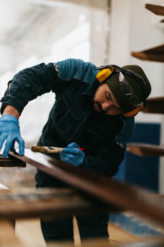 Oiling a thermally modified board on every face in the workshop before installation